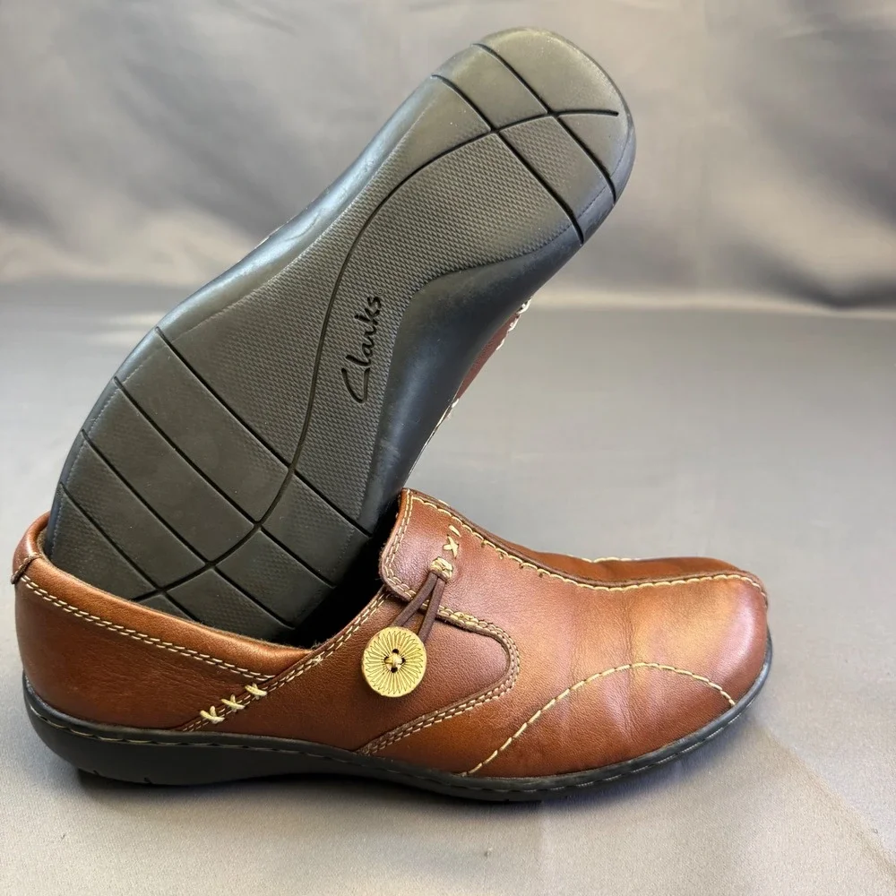 Clarks Brown Leather Slip On Loafers Button Detail Contrast Stitch 35063 Mens 8M
